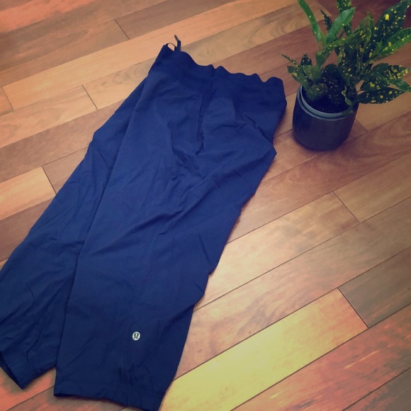 lululemon athletica Pants - Lululemon women’s studio crop navy blue
